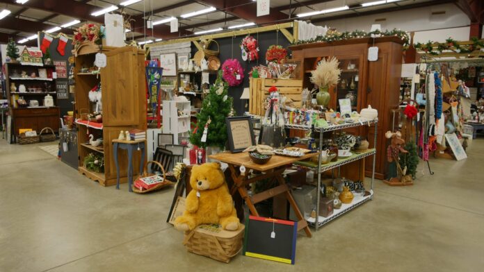What To Expect When Shopping At Antique Mall