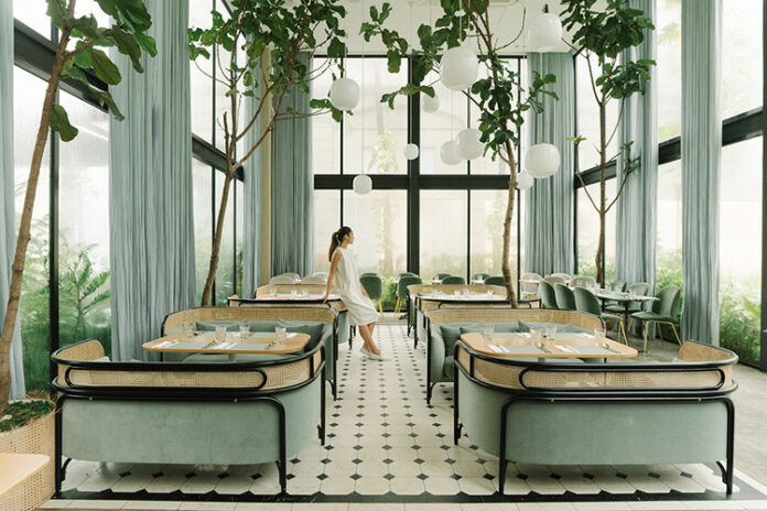 Bringing Nature Indoors with Decorative Glass Designs