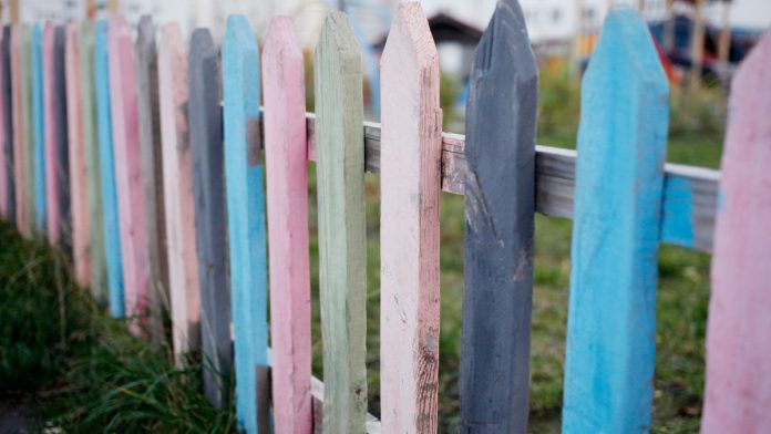 What Color Fence Makes Your Yard Look Bigger