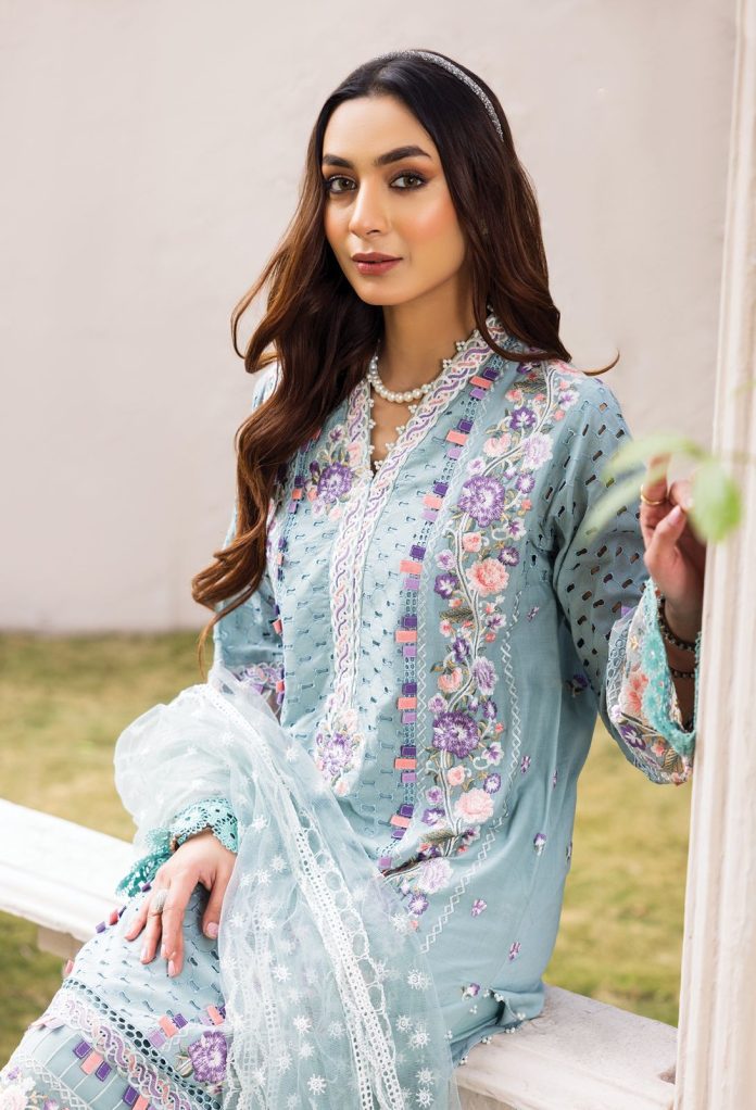 Buy Online Unstitched Lawn Suits in pakistan