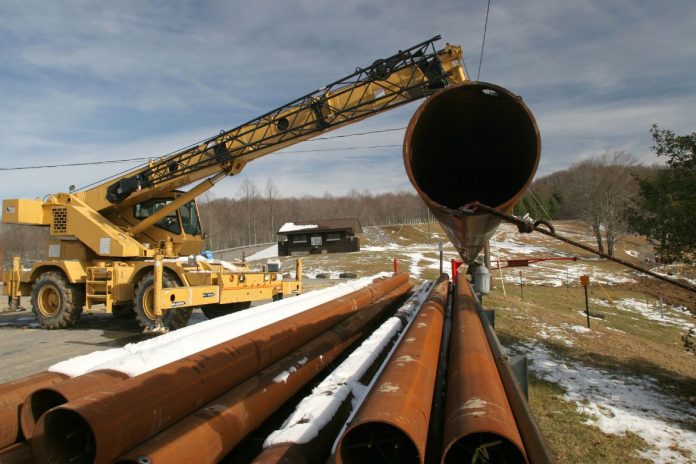 Optimize Oilfield Safety and Efficiency with Advanced Pipe Lifting Equipment