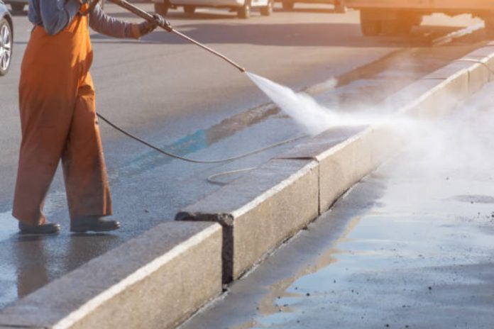 The Importance of Hiring Expert Commercial Pressure Washing