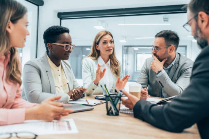 How to Select the Best Employee Communication Platform for Your Team  