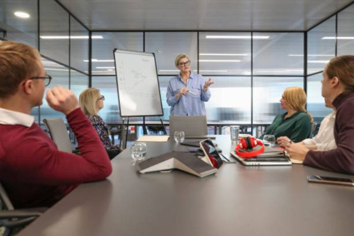 How Technology Enhances Productivity in Meeting Rooms in the UK