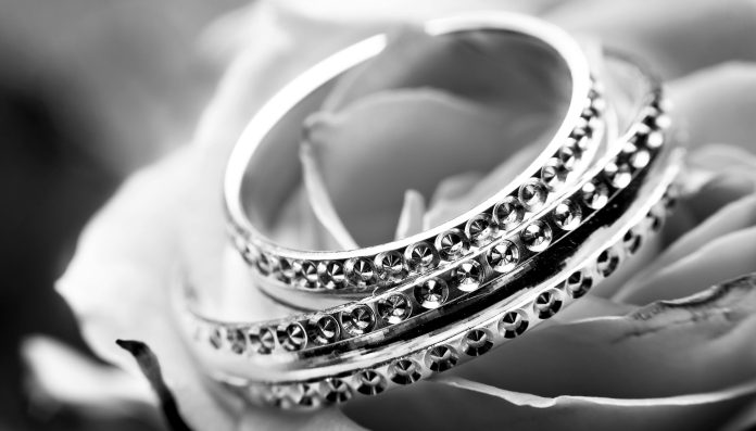 How to Find the Best White Gold Bracelet for Women