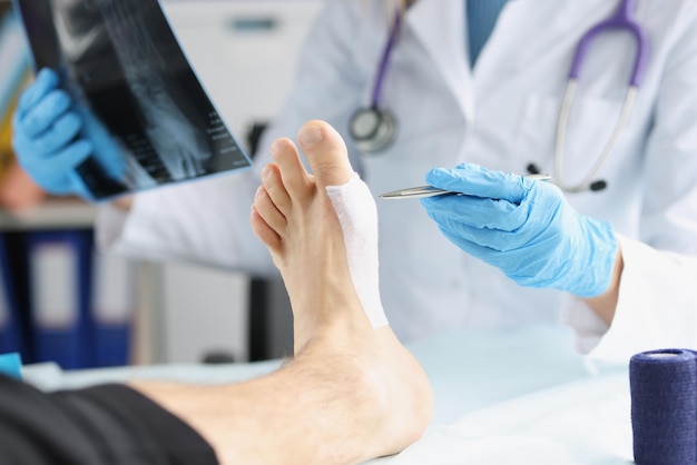 Advantages of Choosing a Foot and Ankle Specialist Over a General Doctor for Joint Pain