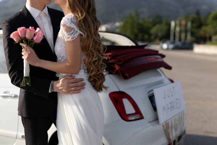 Luxury Wedding Cars That Will Make Your Wedding Day Unforgettable