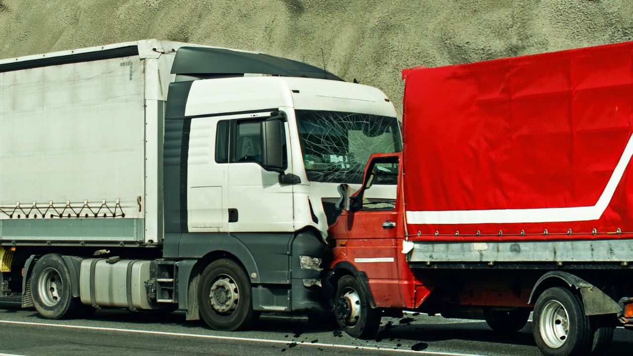 Why You Need a Truck Accident Lawyer After a Collision