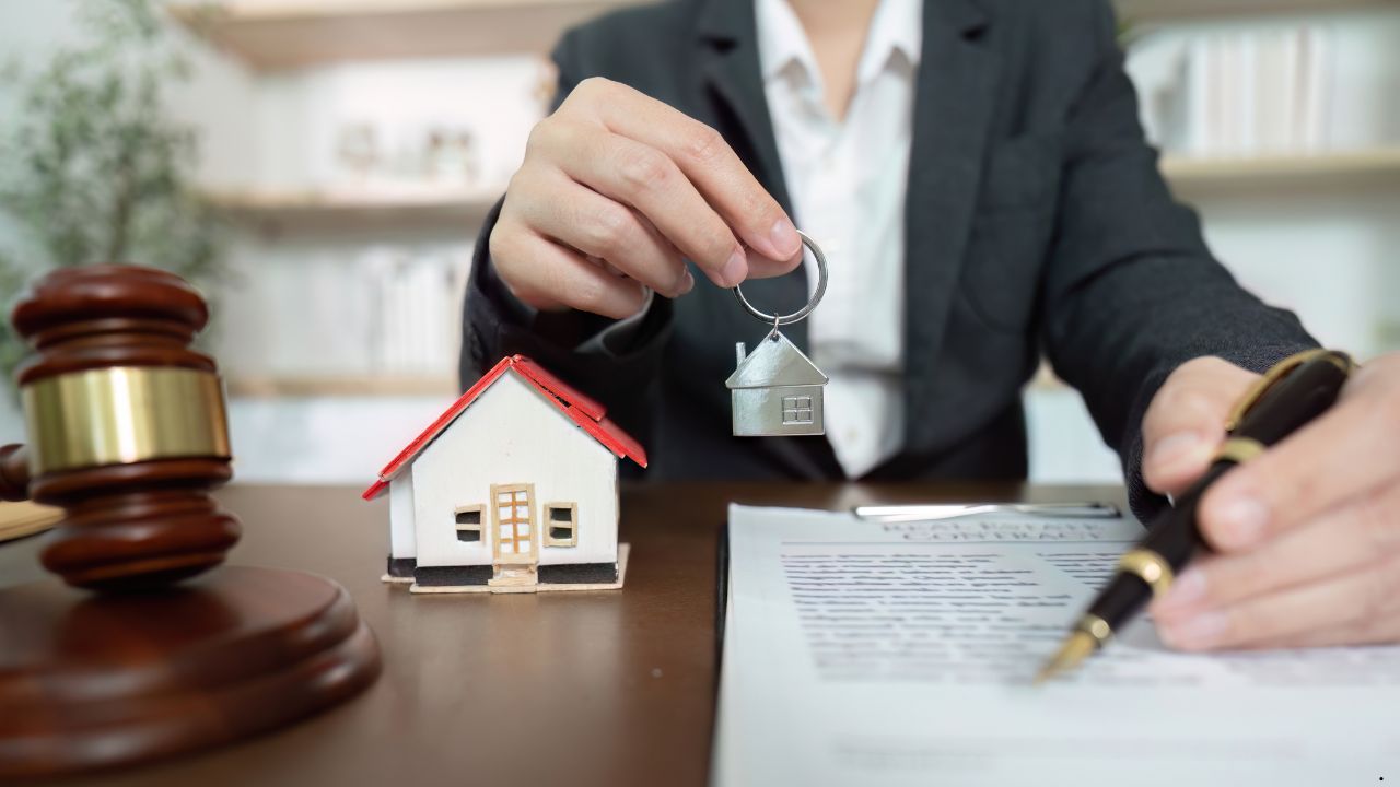 How an Estate Planning Lawyer Helps Families Preserve Wealth and Plan for the Future