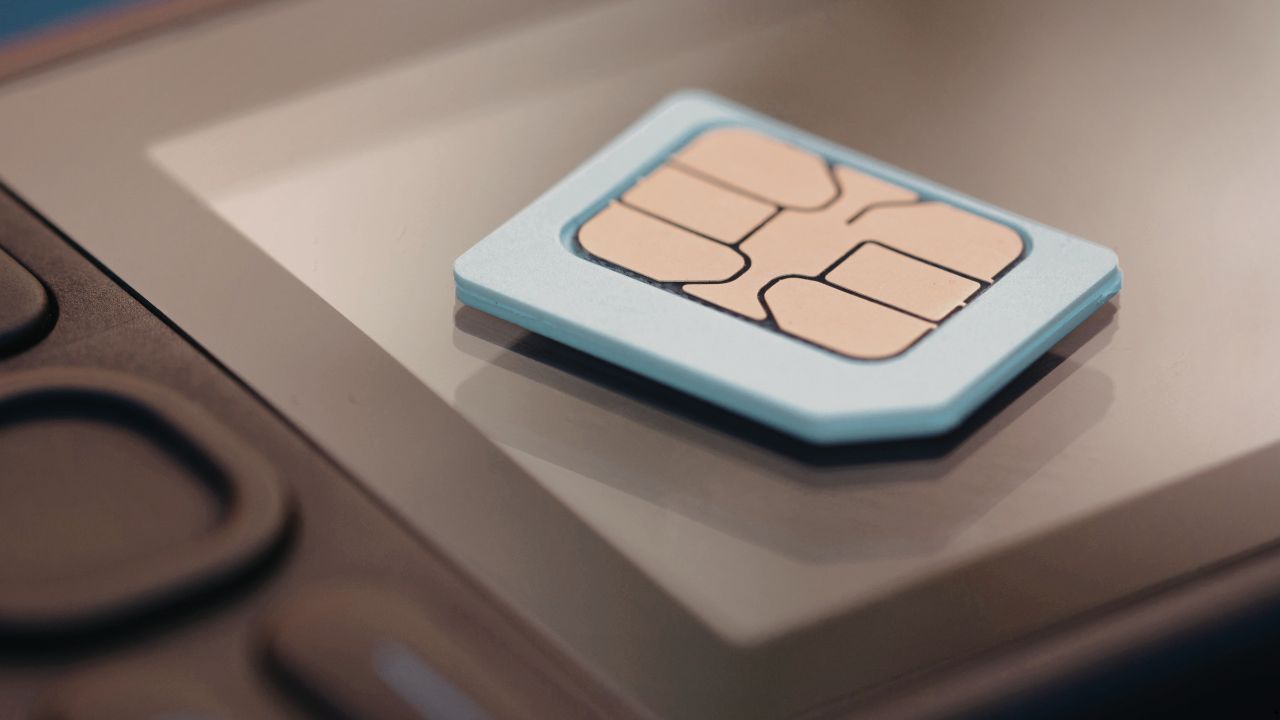 Traveling from UK to US? Avoid Costly Roaming with Rainbow eSIM