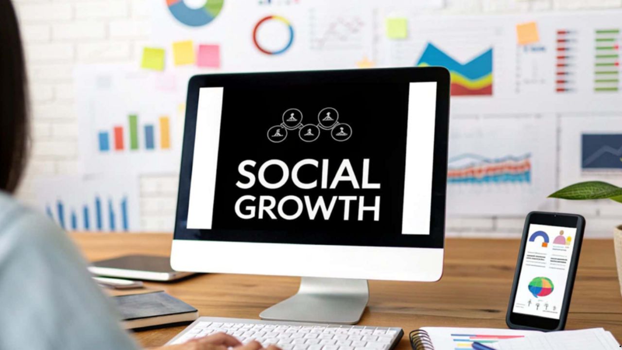 Websites Creators Use to Understand Social Media Growth
