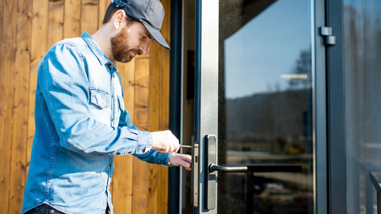 Lock Out Service: What to Expect and How to Stay Safe