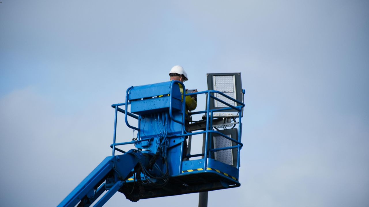 Your Checklist for a Reliable Lift Maintenance Contract